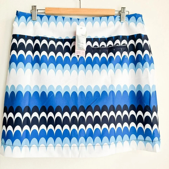 Golftini Women's  17.5” Beachy Waves Golf Skort - Picture 4 of 5